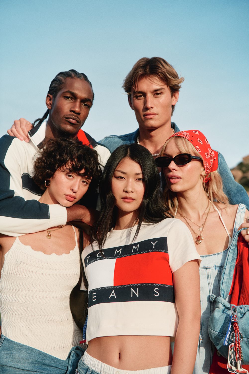 Tommy Jeans celebra la icónica Heritage Flag este verano