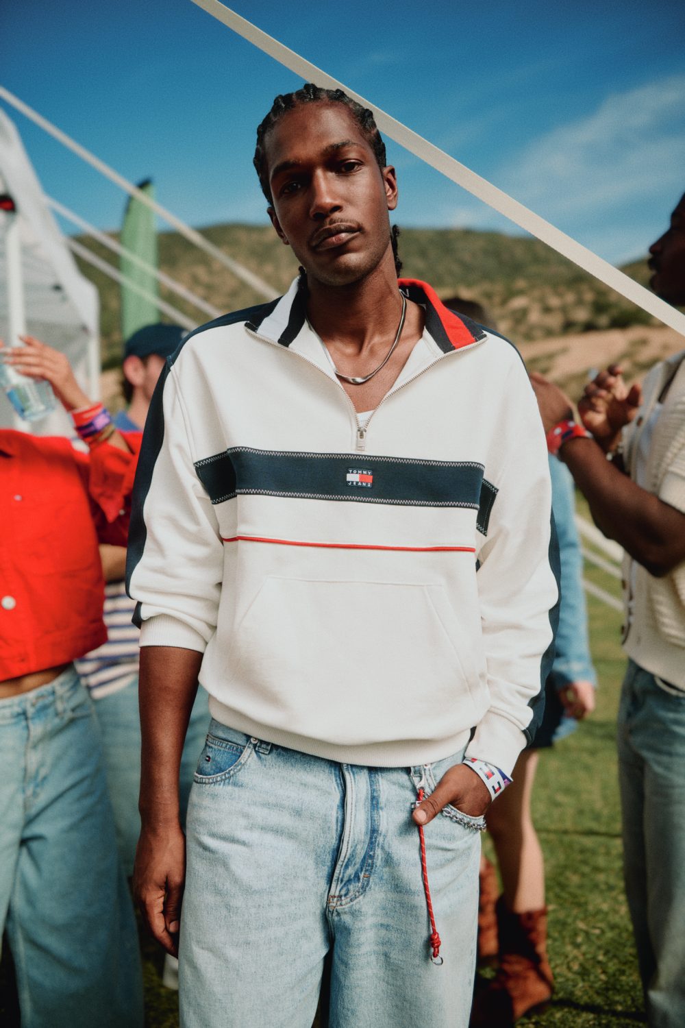 Tommy Jeans celebra la icónica Heritage Flag este verano