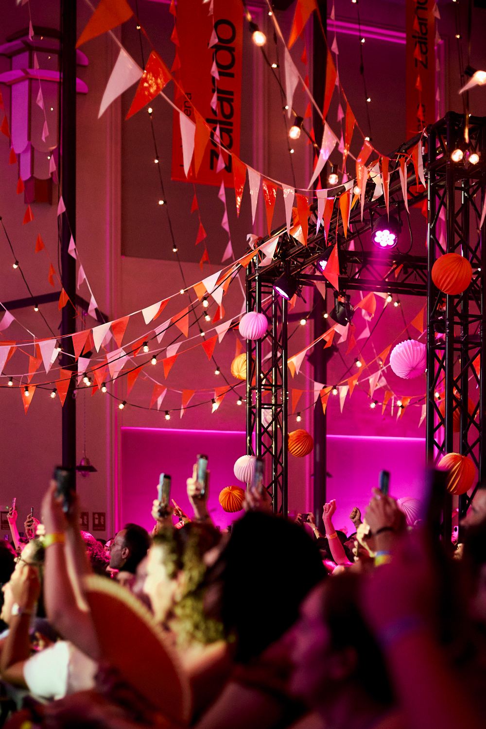 La verbena de Zalando revoluciona Madrid con Las Ketchup