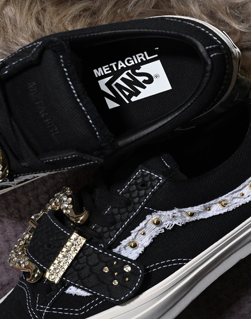 Vans x Metagirl: las zapatillas de skate con joyería dorada
