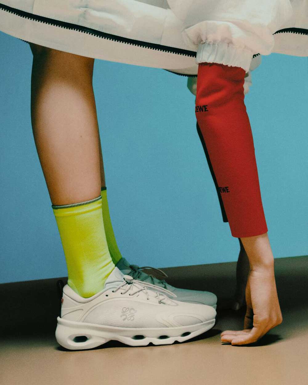 Loewe y On estrenan una zapatilla hecha con aerosol