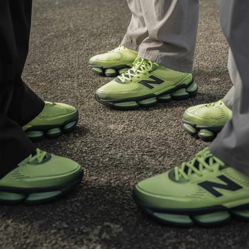 New Balance también sabe trabajar con colores chillones
