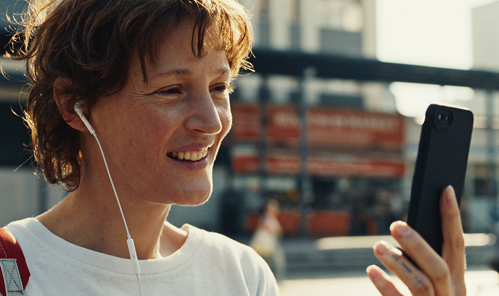 Entrevistamos a Anna Cazenave Cambet sobre Love Me Tender