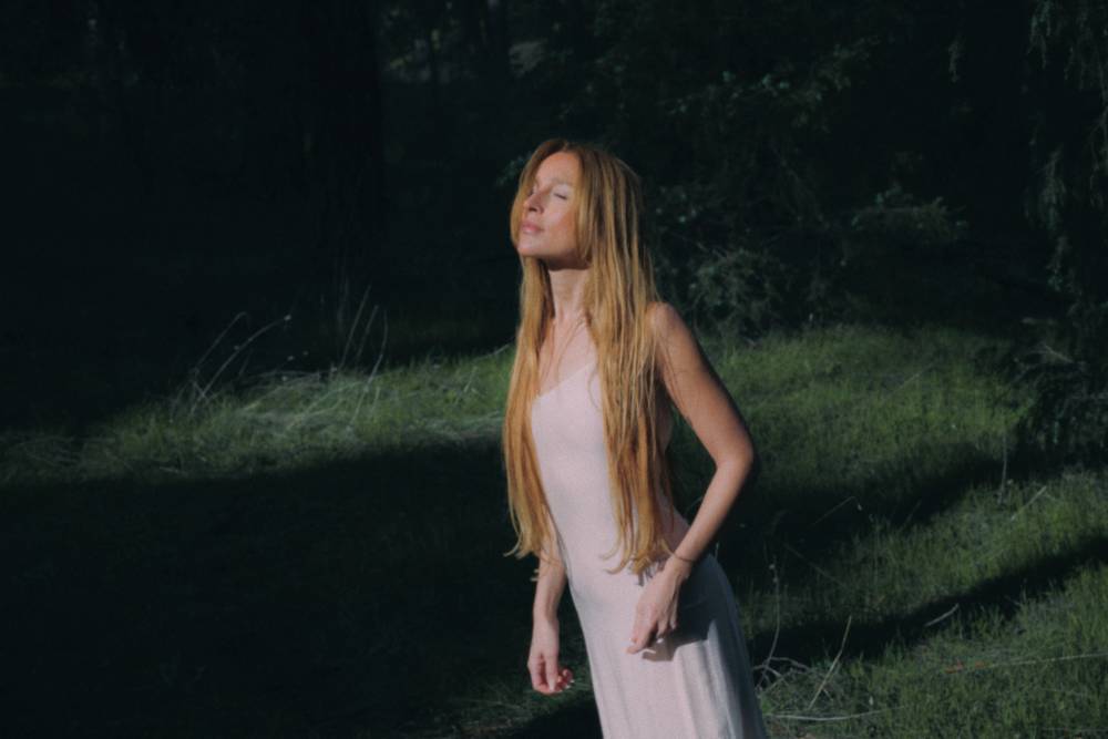 Belén Aguilera es una ninfa acuática en su EP mediterrania