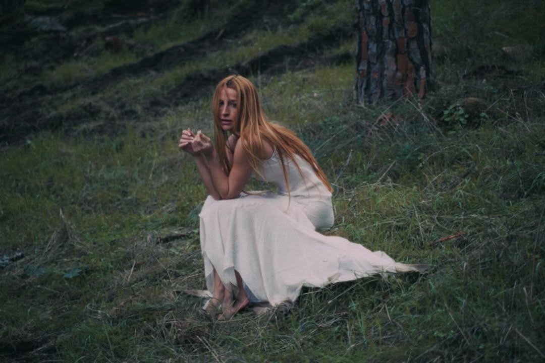 Belén Aguilera es una ninfa acuática en su EP mediterrania