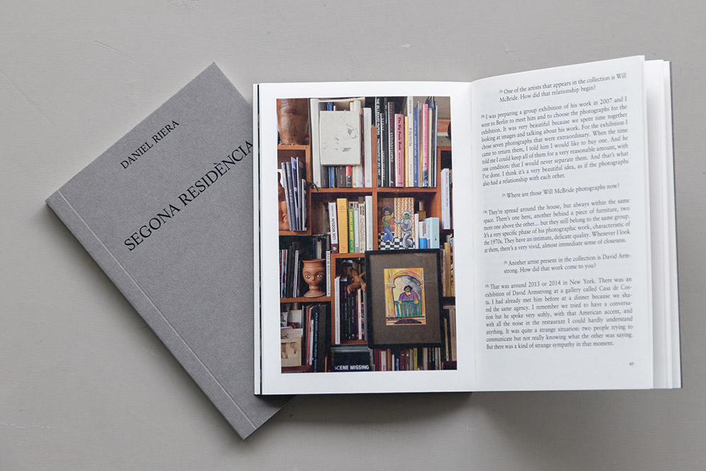 Daniel Riera convierte su colección en autobiografía visual