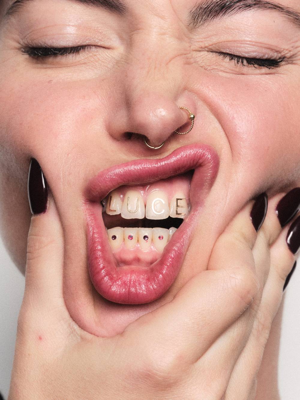 Luce es la joyería dental que visten los músicos más trendy