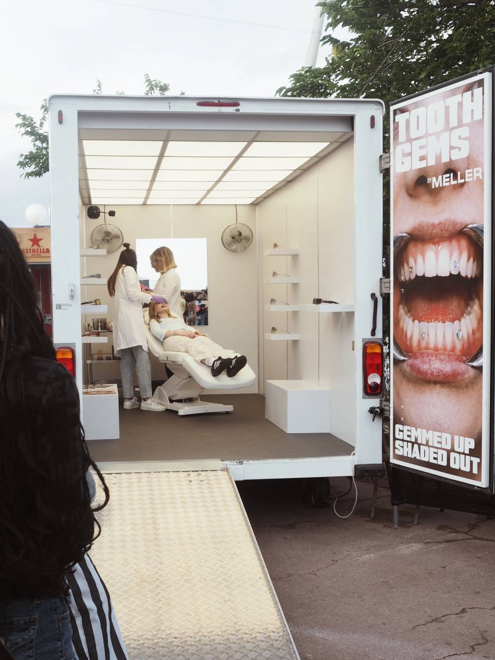 Luce es la joyería dental que visten los músicos más trendy