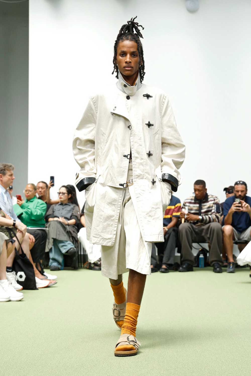 Sacai fusiona y reconstruye los iconos de Birkenstock