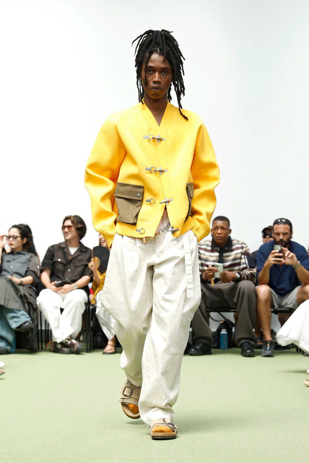 Sacai fusiona y reconstruye los iconos de Birkenstock