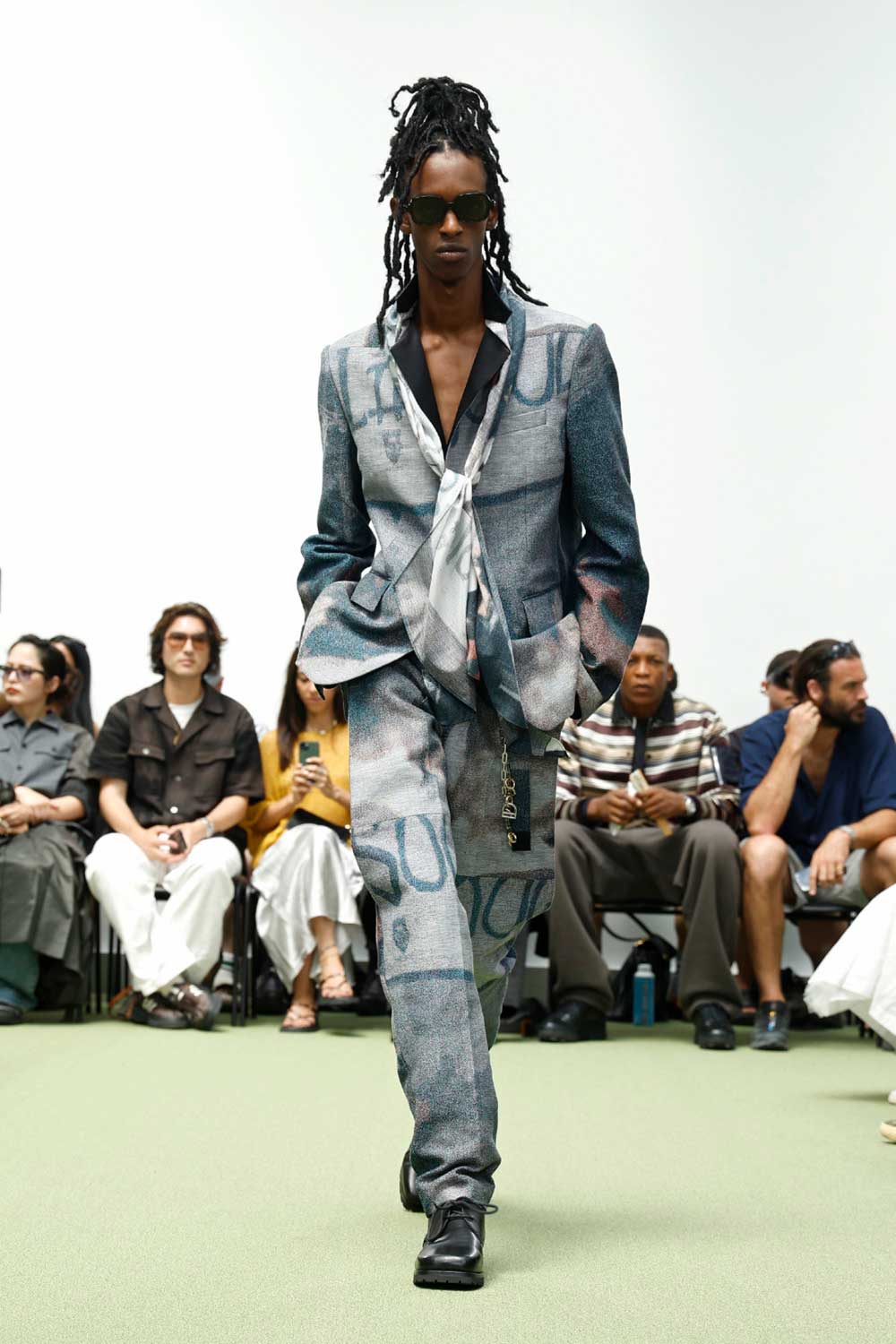 Sacai fusiona y reconstruye los iconos de Birkenstock