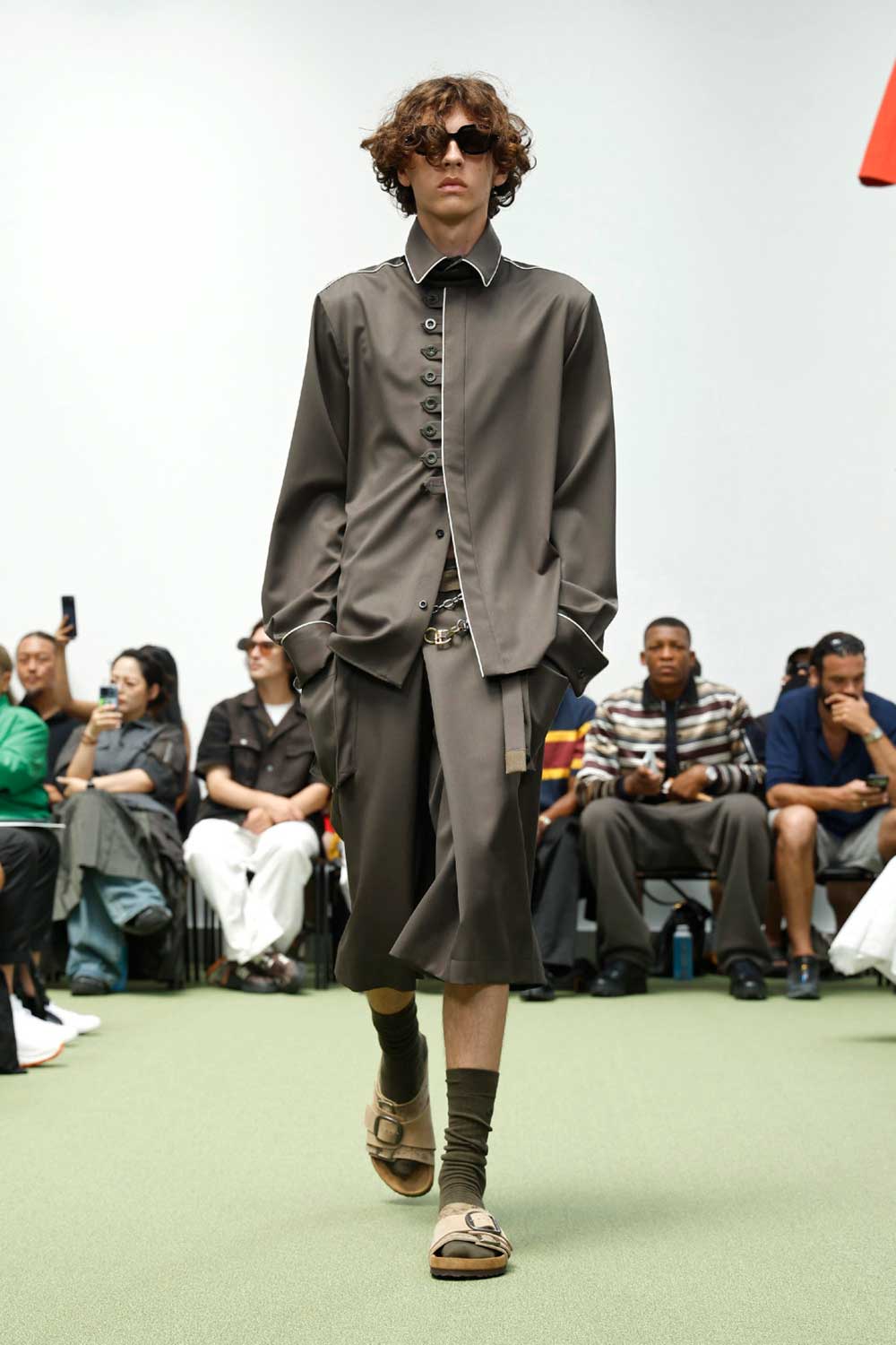 Sacai fusiona y reconstruye los iconos de Birkenstock