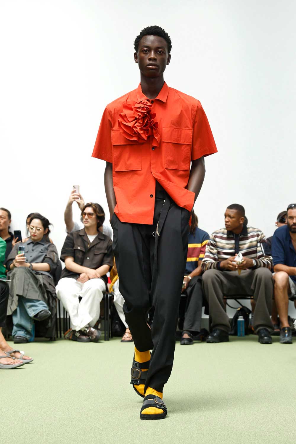Sacai fusiona y reconstruye los iconos de Birkenstock