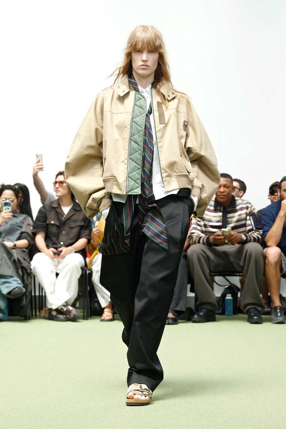 Sacai fusiona y reconstruye los iconos de Birkenstock