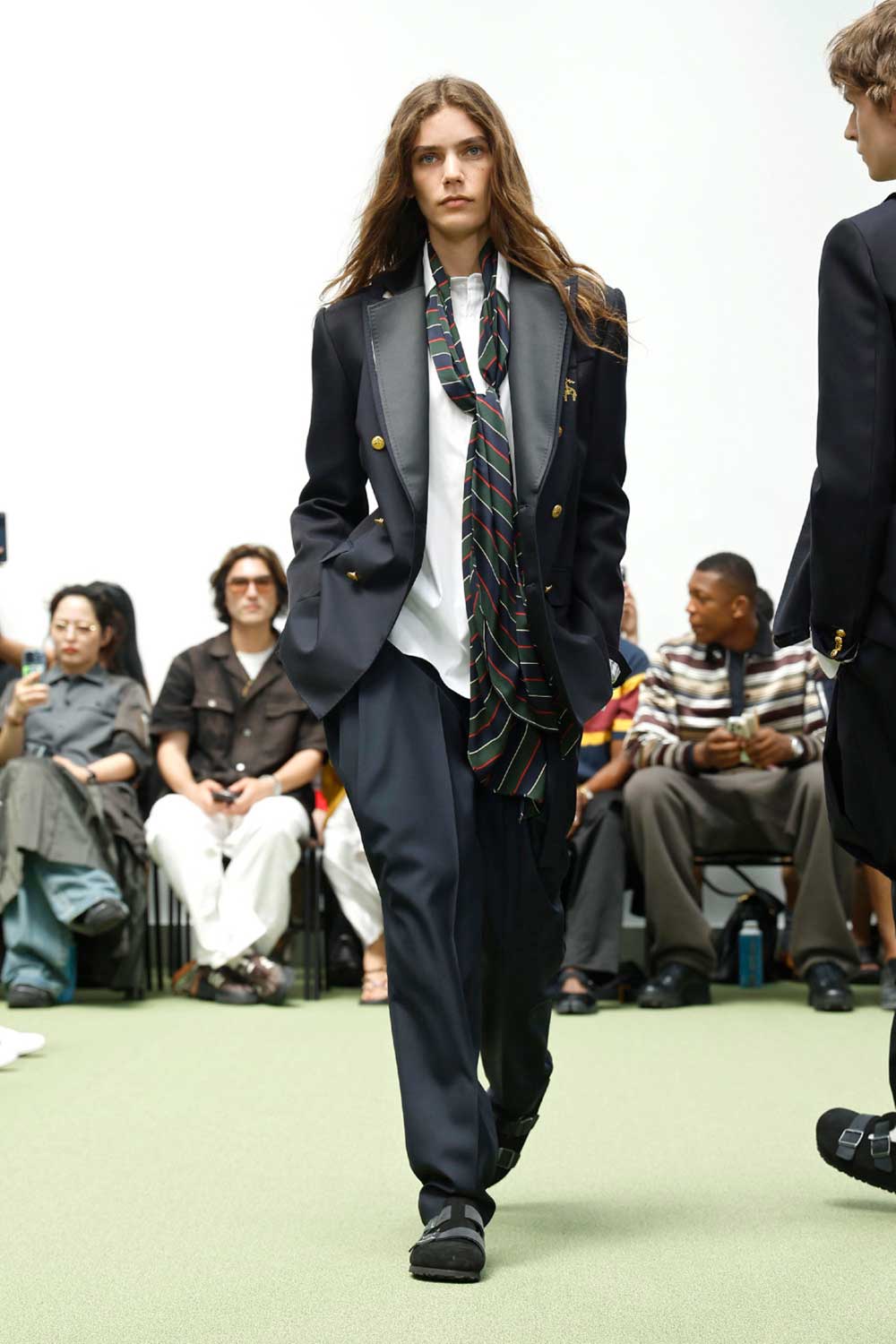 Sacai fusiona y reconstruye los iconos de Birkenstock