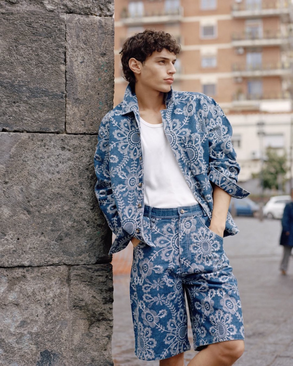 Antik Batik nos regresa a los 70 con su neo Flower Power