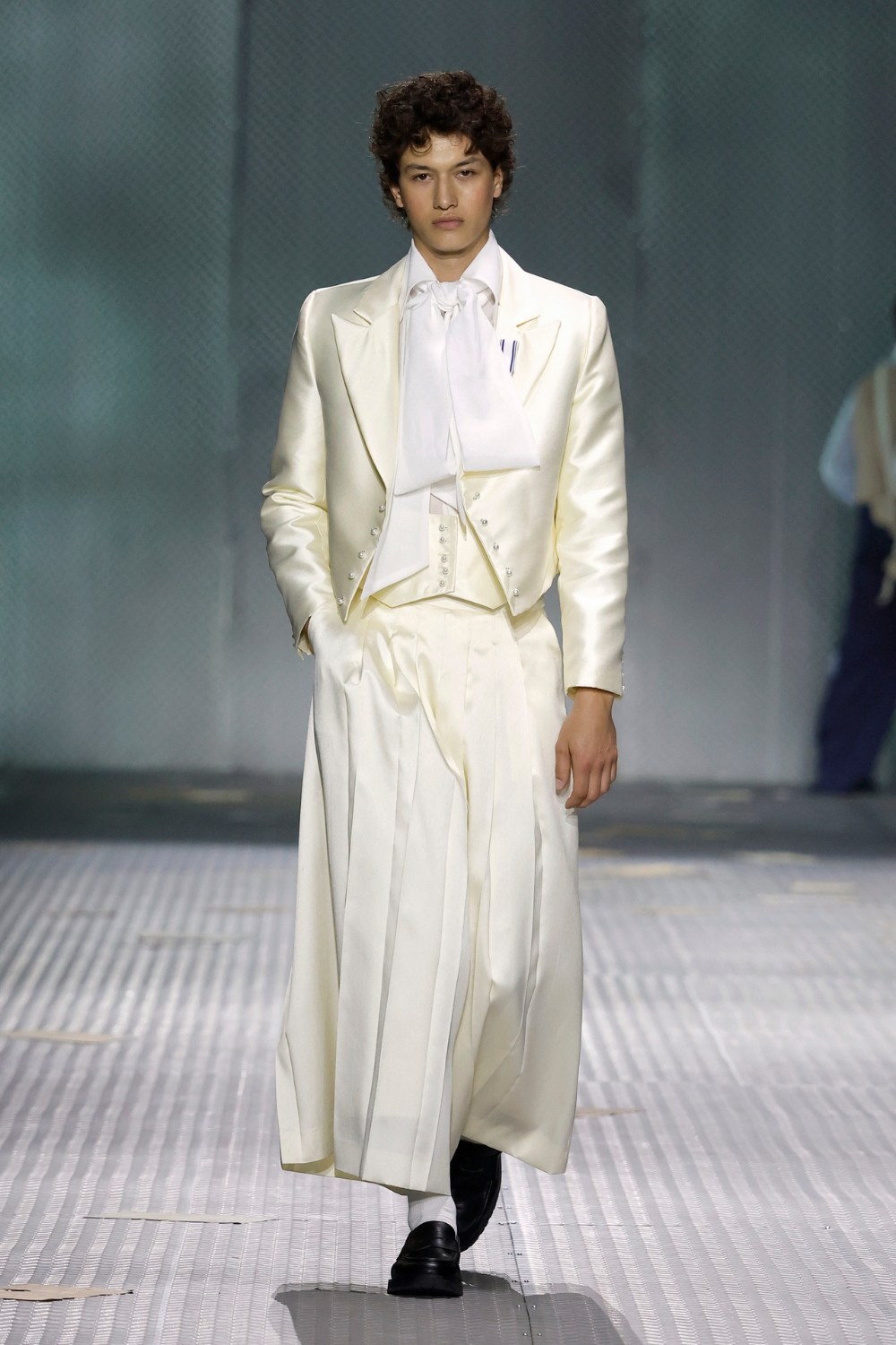 Benavente adapta el romanticismo histórico al diseño unisex
