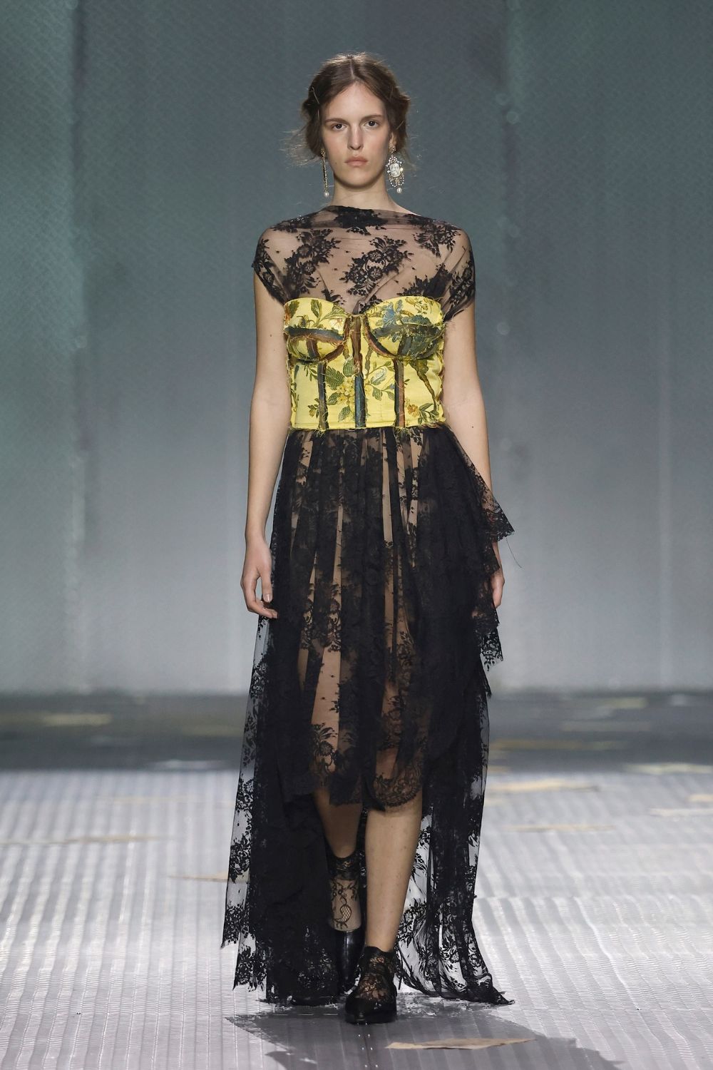 Benavente adapta el romanticismo histórico al diseño unisex