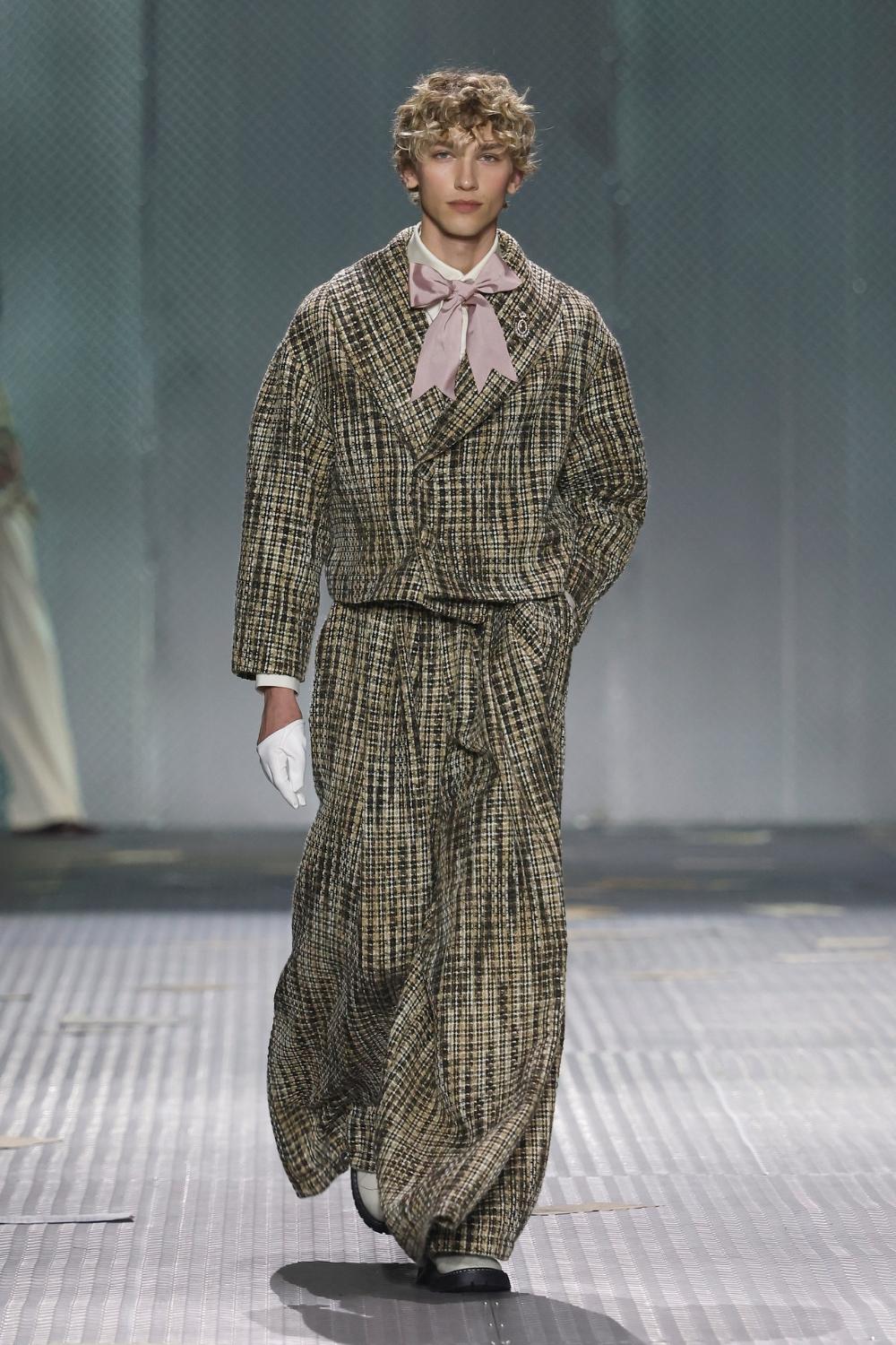 Benavente adapta el romanticismo histórico al diseño unisex