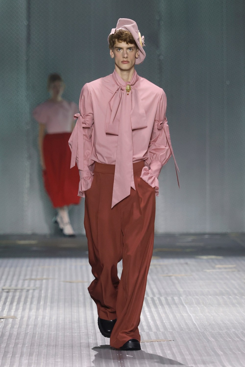 Benavente adapta el romanticismo histórico al diseño unisex