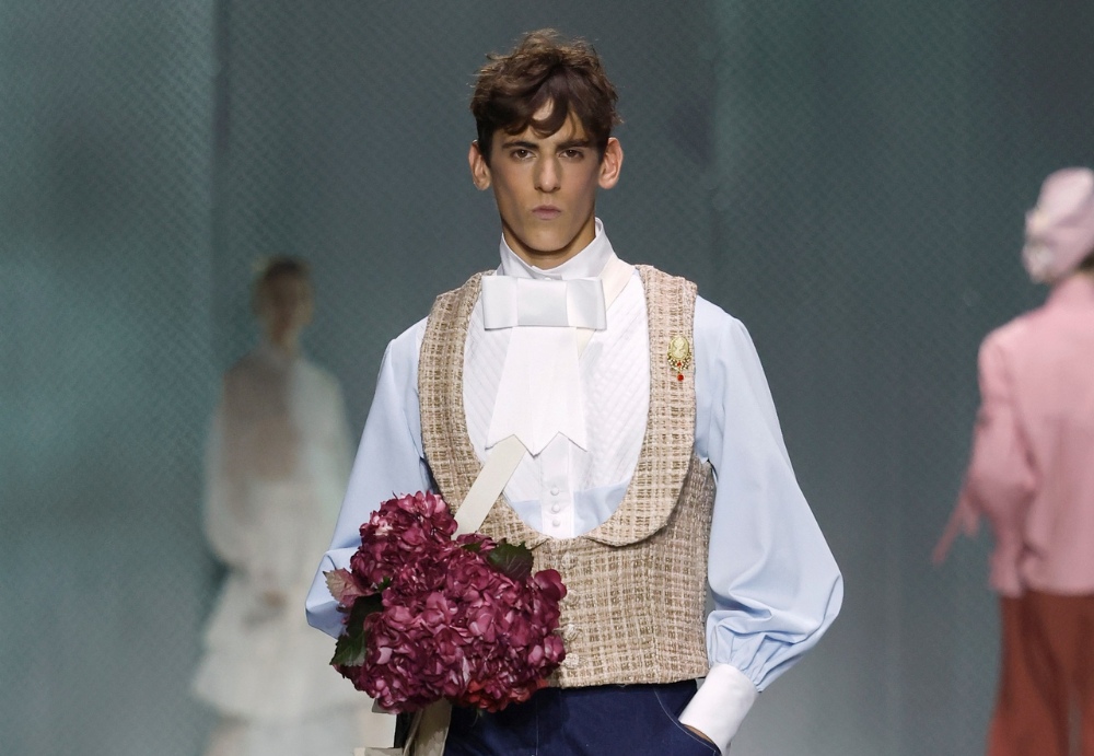 Benavente adapta el romanticismo histórico al diseño unisex