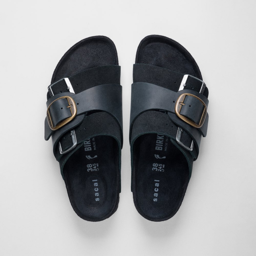 Sacai fusiona y reconstruye los iconos de Birkenstock