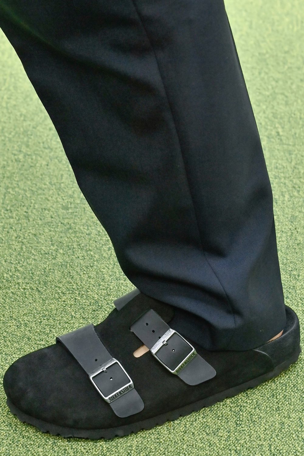 Sacai fusiona y reconstruye los iconos de Birkenstock