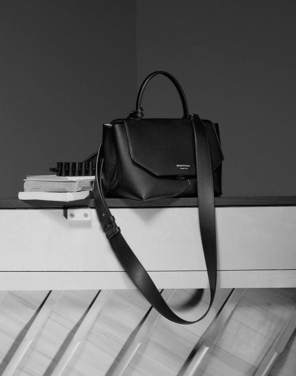 Los nuevos bolsos Emporio Armani celebran 45 años de legado