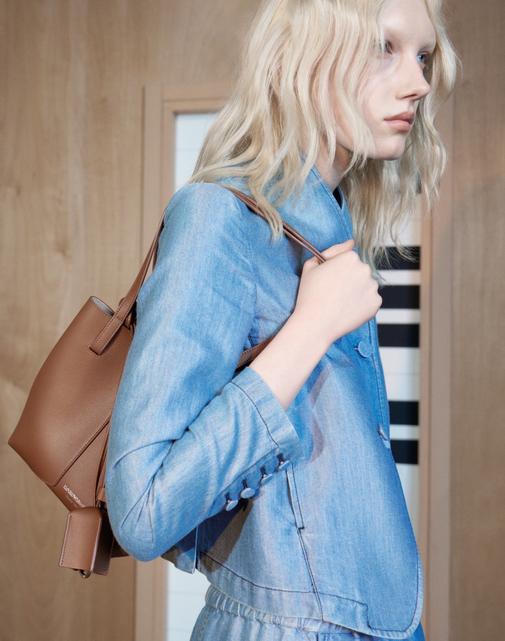 Los nuevos bolsos Emporio Armani celebran 45 años de legado