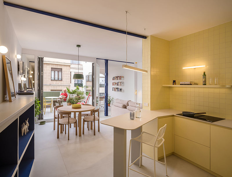 Casa Jam: Gon Architects reinventa una vivienda tubo