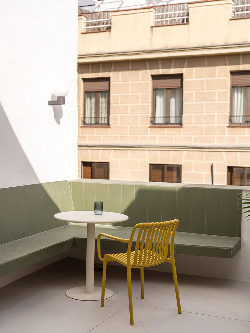 Casa Jam: Gon Architects reinventa una vivienda tubo