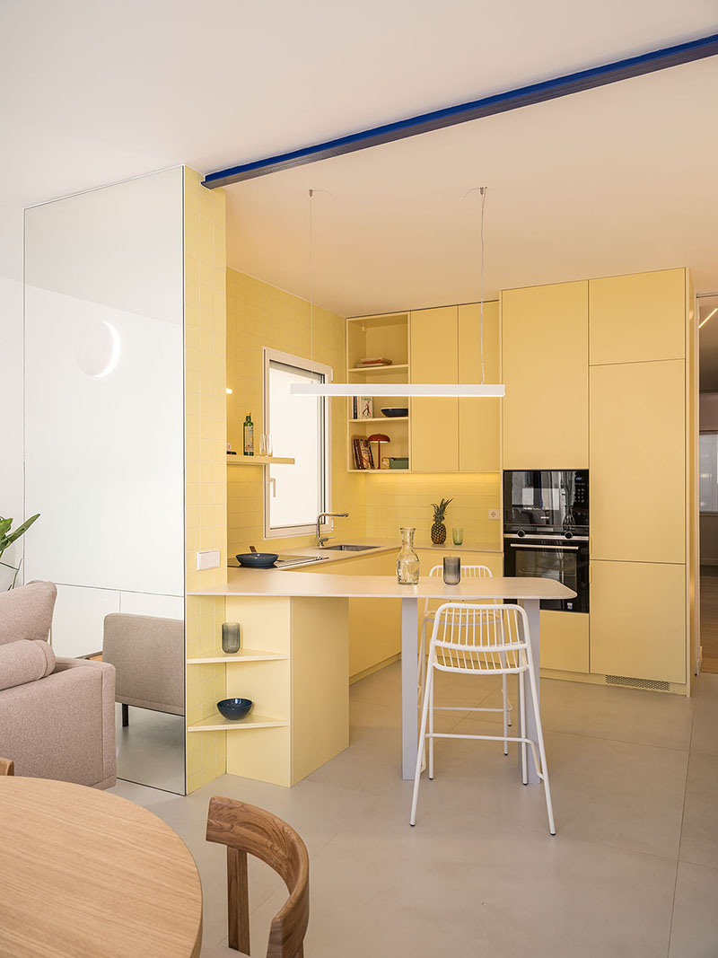 Casa Jam: Gon Architects reinventa una vivienda tubo
