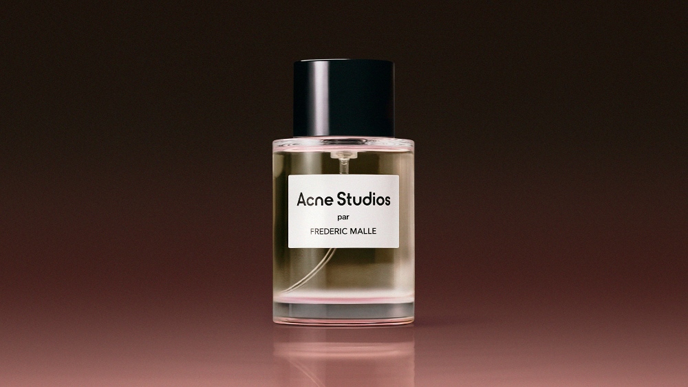 Una ducha perfumada por Acne Studios y Frédéric Malle