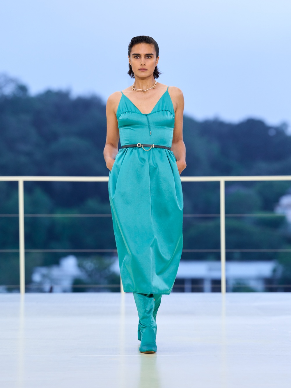 Hermès FW26 libera a la mujer en una golden hour ligera