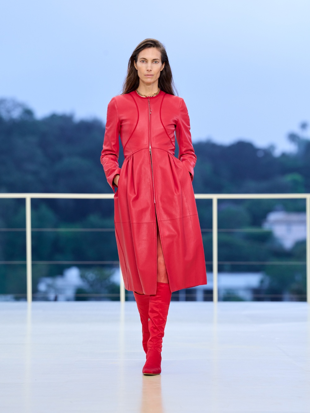 Hermès FW26 libera a la mujer en una golden hour ligera