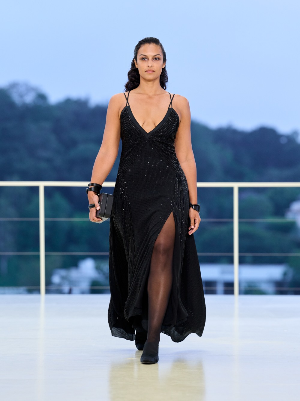 Hermès FW26 libera a la mujer en una golden hour ligera