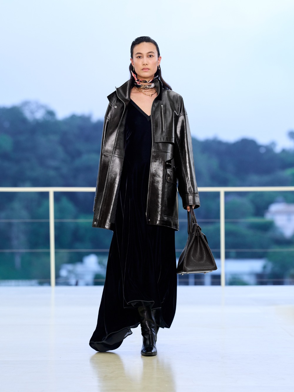 Hermès FW26 libera a la mujer en una golden hour ligera