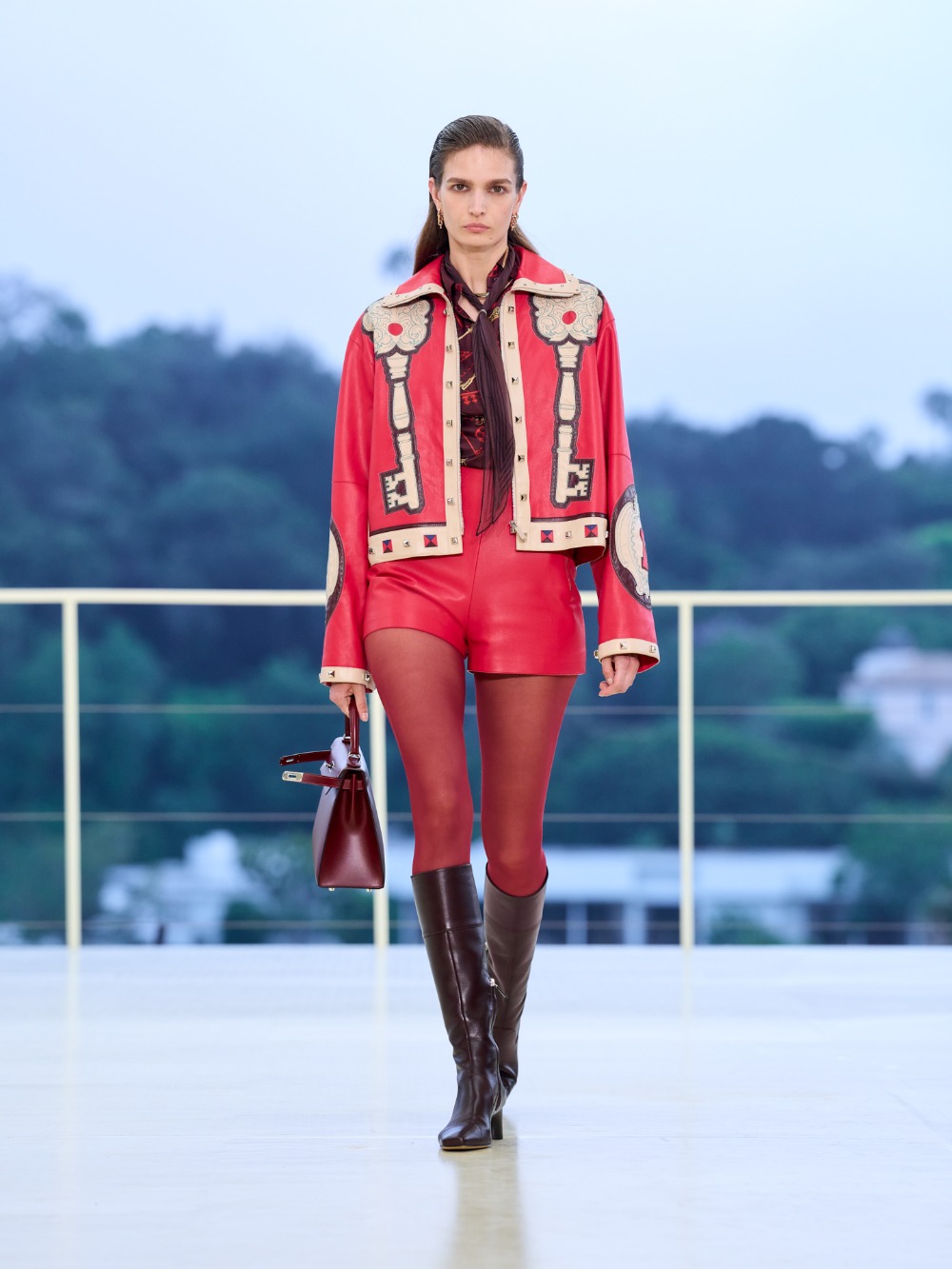 Hermès FW26 libera a la mujer en una golden hour ligera