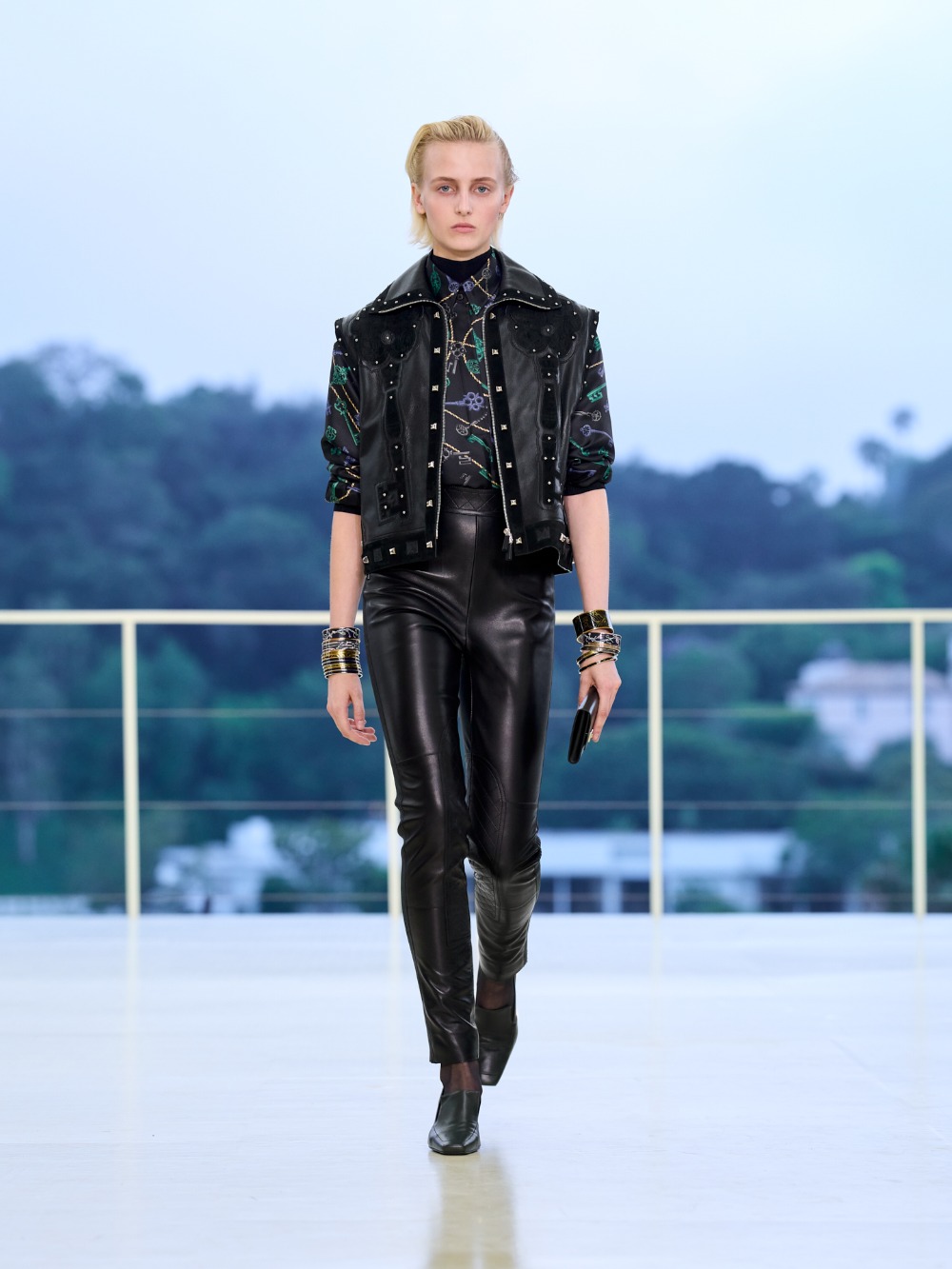 Hermès FW26 libera a la mujer en una golden hour ligera