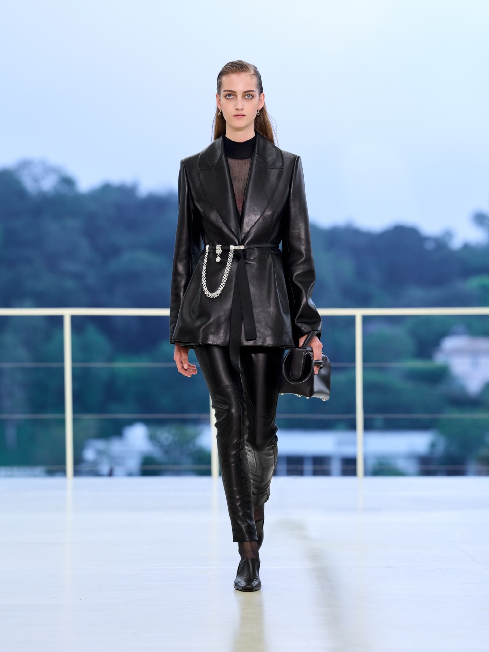 Hermès FW26 libera a la mujer en una golden hour ligera
