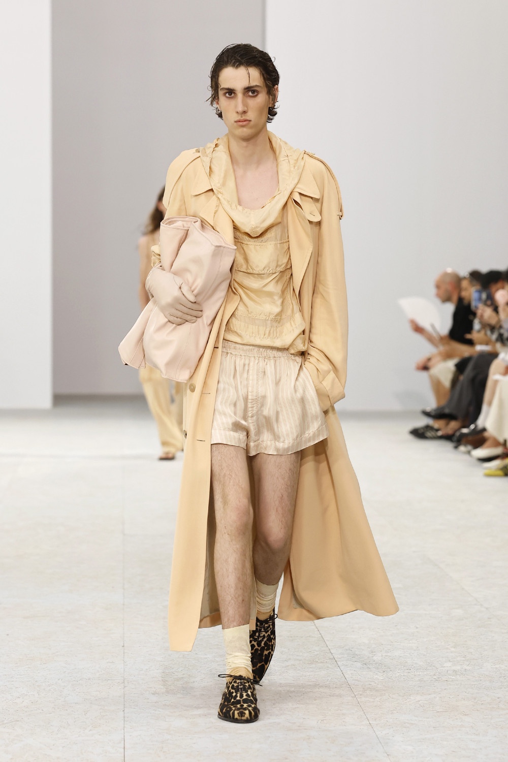 Dries Van Noten trae sensualidad bucólica para SS27