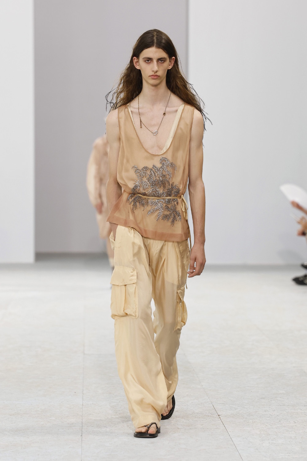Dries Van Noten trae sensualidad bucólica para SS27