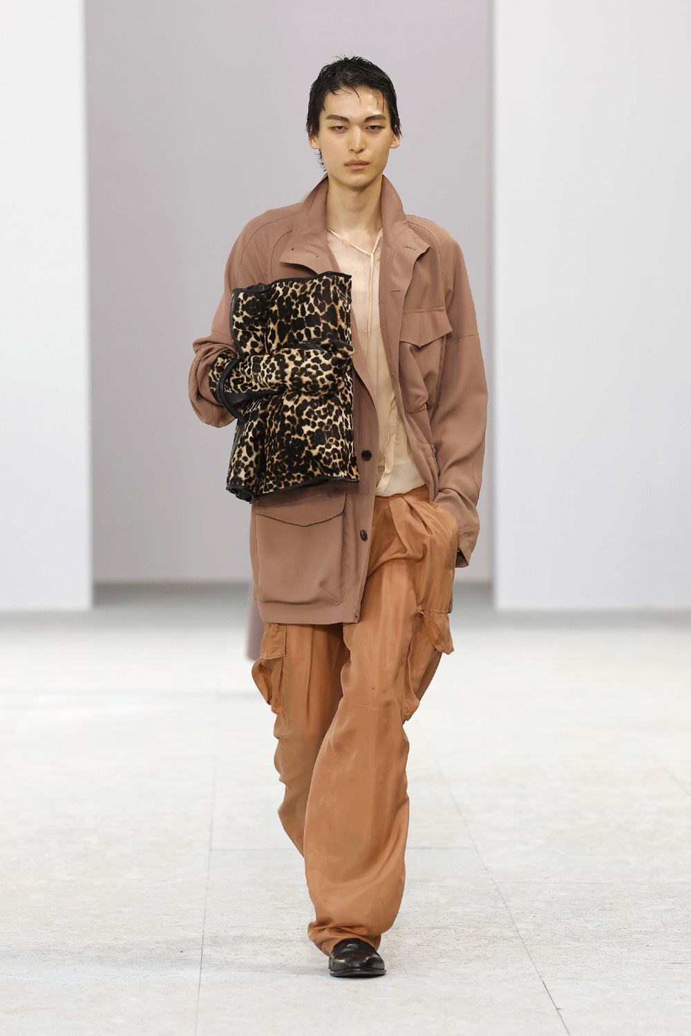 Dries Van Noten trae sensualidad bucólica para SS27