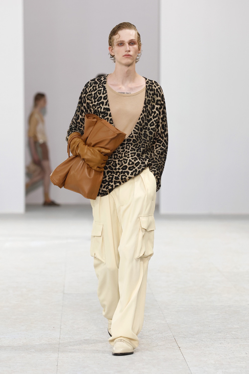 Dries Van Noten trae sensualidad bucólica para SS27