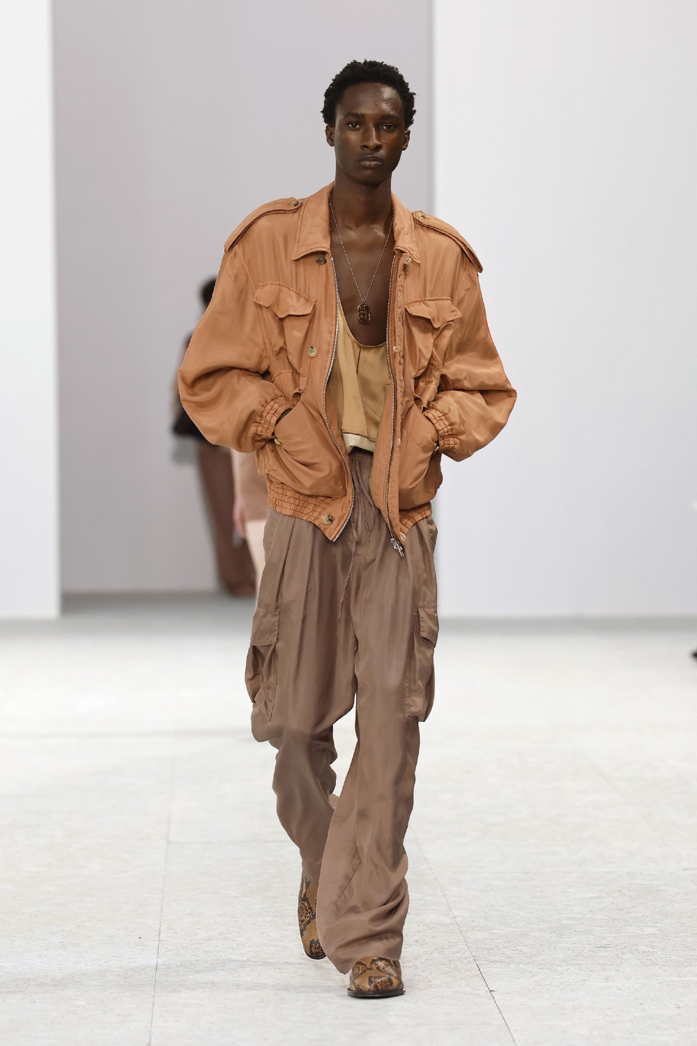 Dries Van Noten trae sensualidad bucólica para SS27