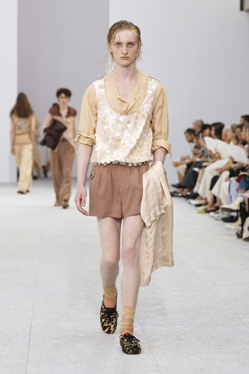 Dries Van Noten trae sensualidad bucólica para SS27