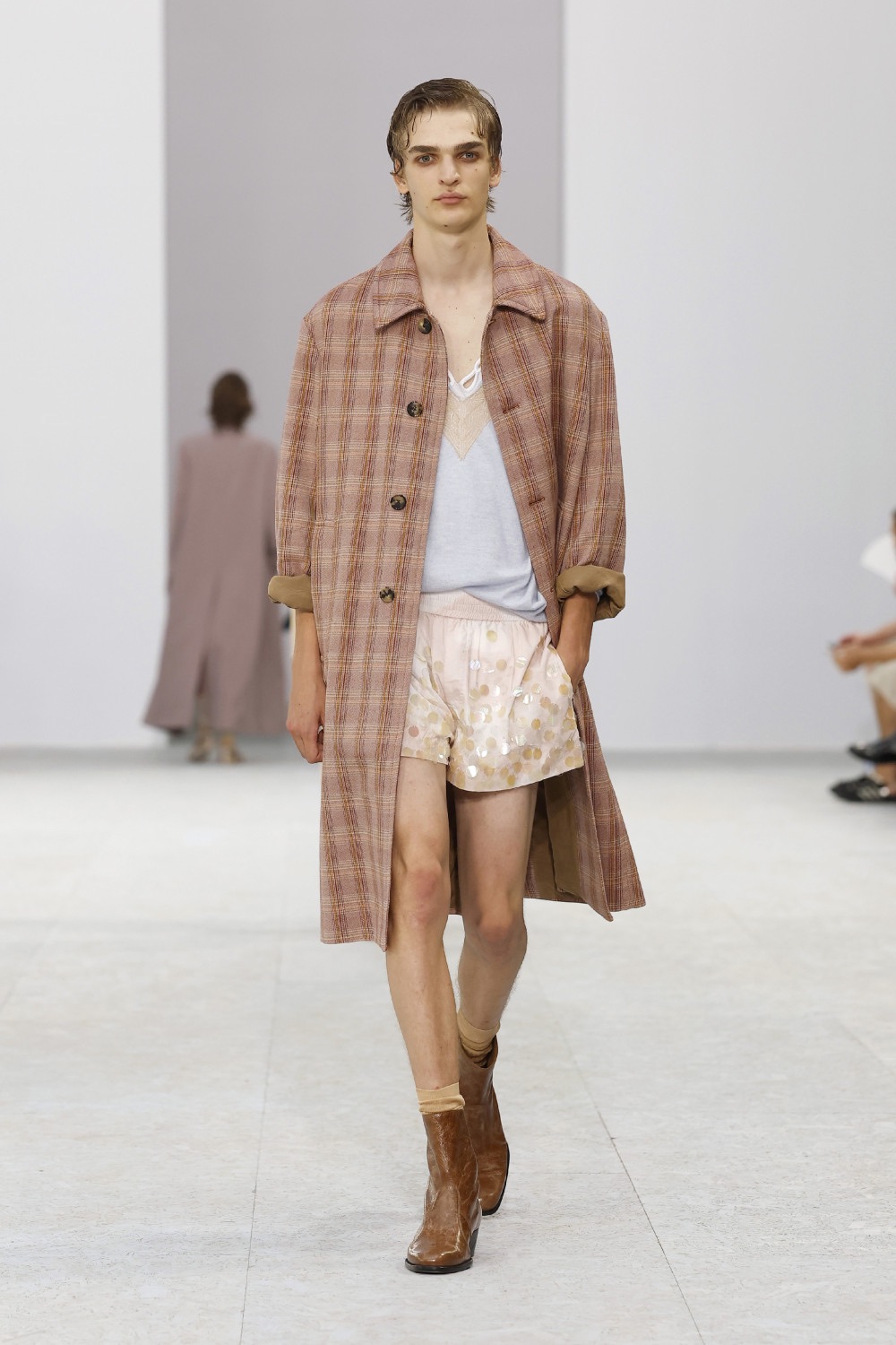 Dries Van Noten trae sensualidad bucólica para SS27