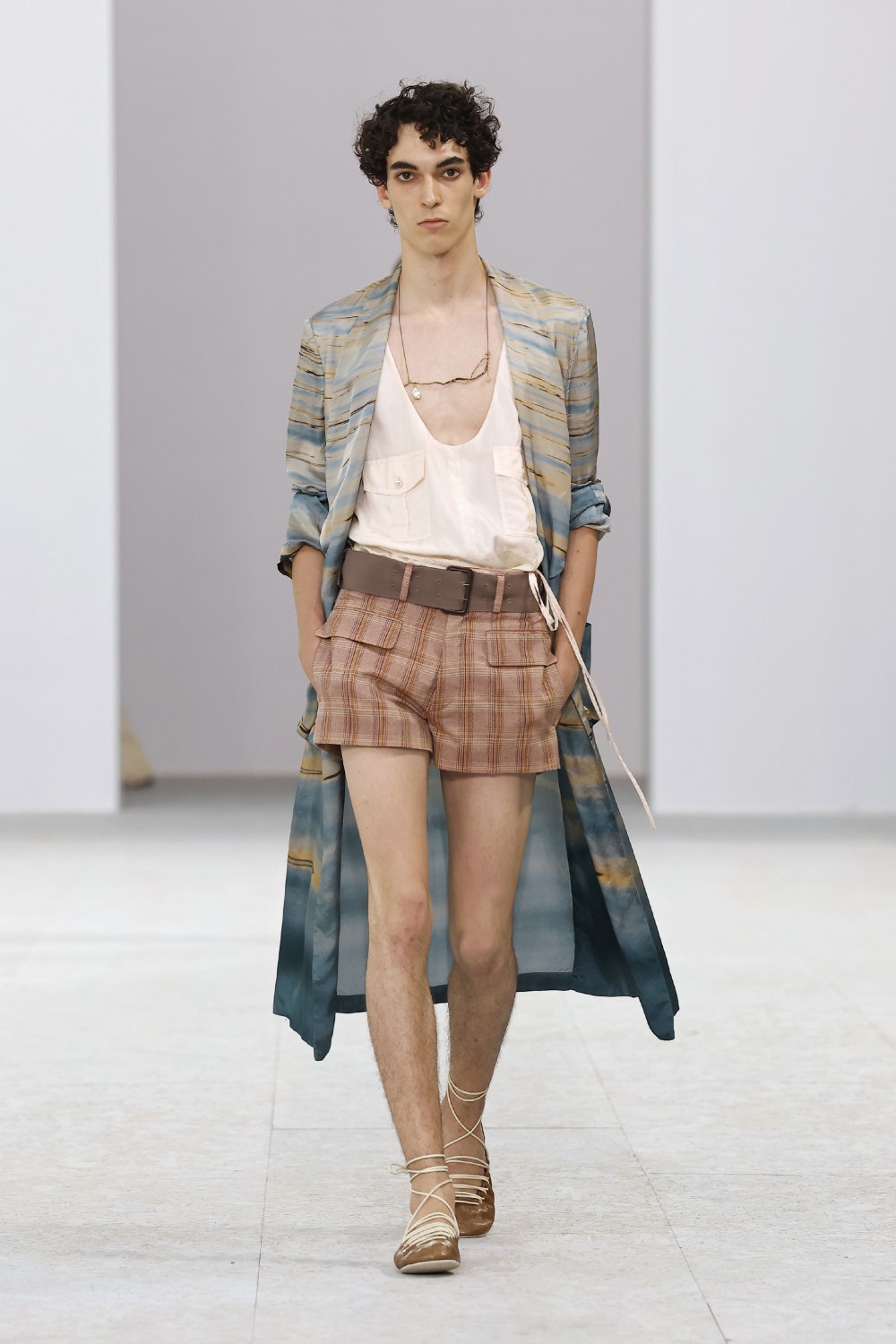 Dries Van Noten trae sensualidad bucólica para SS27