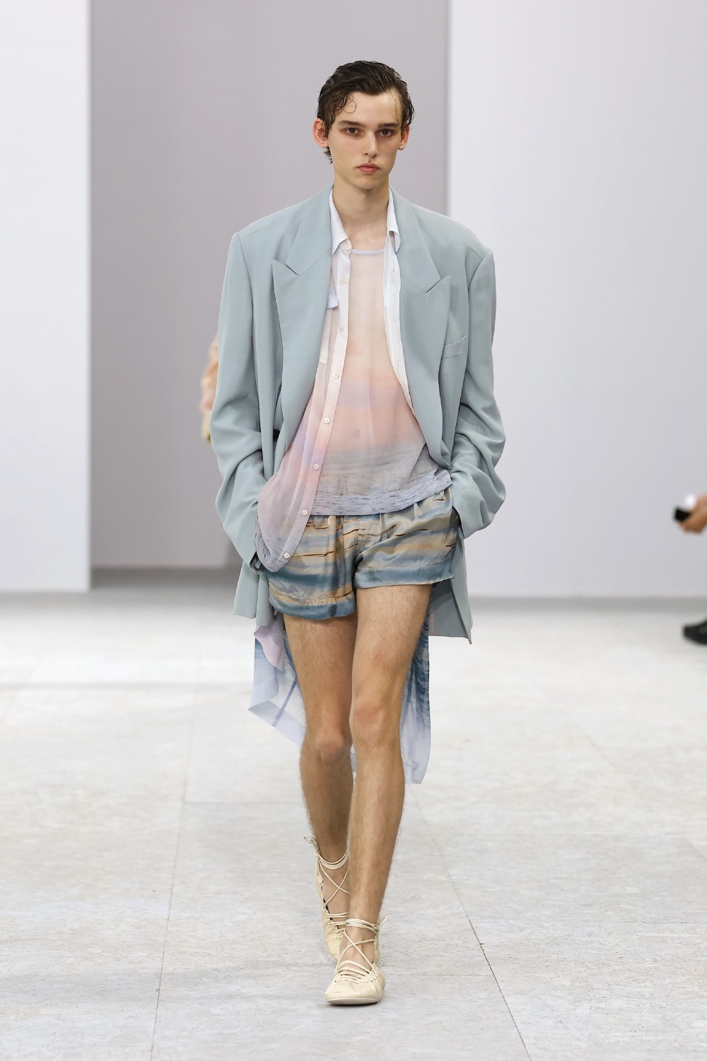 Dries Van Noten trae sensualidad bucólica para SS27