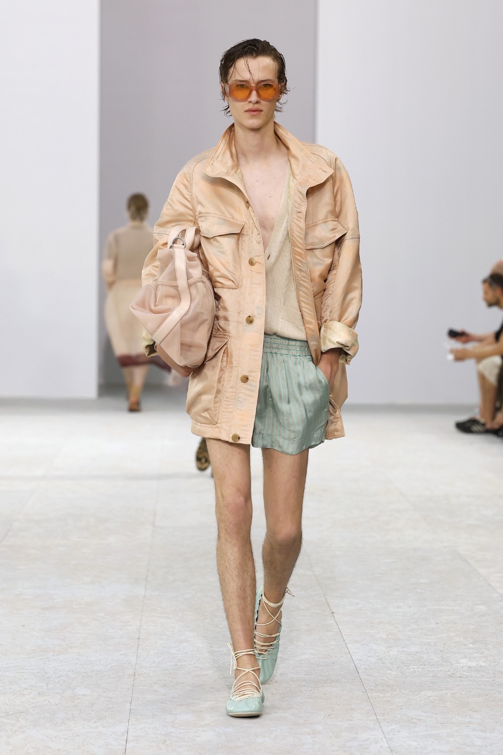 Dries Van Noten trae sensualidad bucólica para SS27
